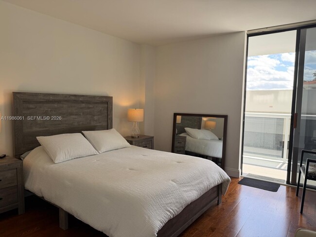 Building Photo - 20505 E Country Club Dr