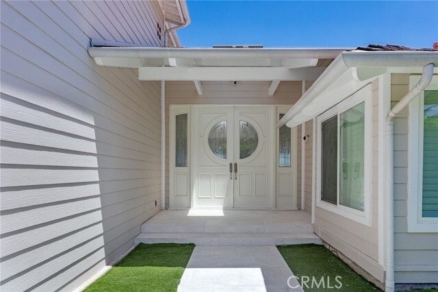 Building Photo - 16973 Strawberry Dr
