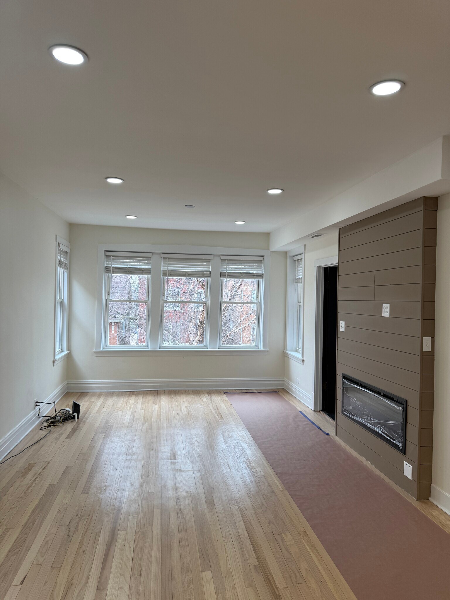 Building Photo - 5232 W Montana St