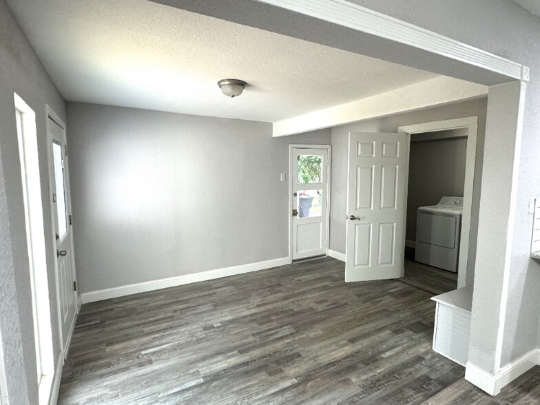 Building Photo - 3606 Versailles Dr
