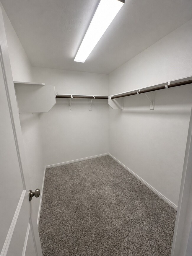Building Photo - 112 Laurel Oak Dr