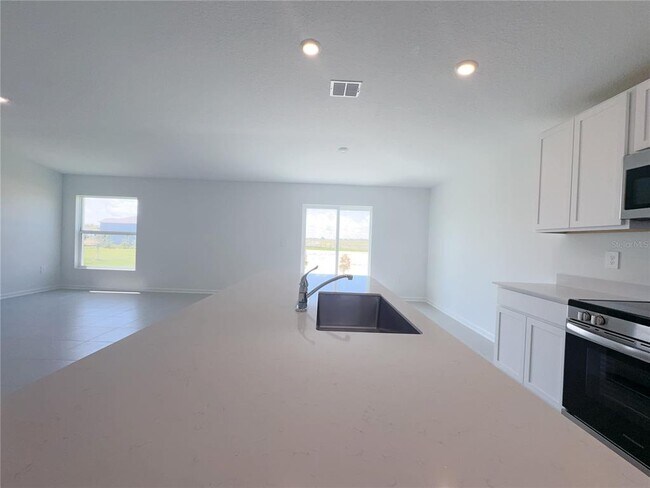 Building Photo - 2362 McKinley Dr