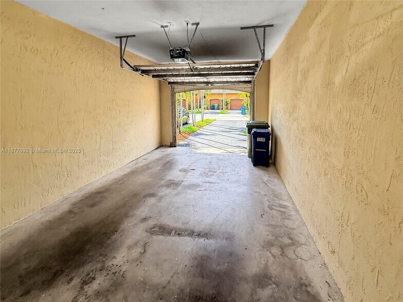 Building Photo - 1606 Veracruz Ln