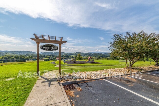 Building Photo - 1322 Silver Charm Way