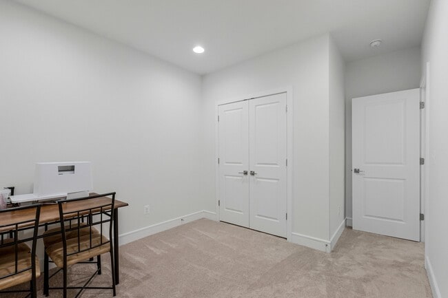 Building Photo - 22956 Aurora Vw Dr