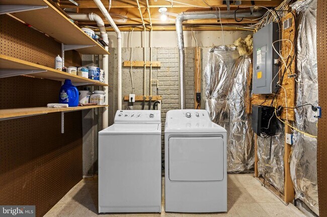 Building Photo - 5030 Finsbury Rd