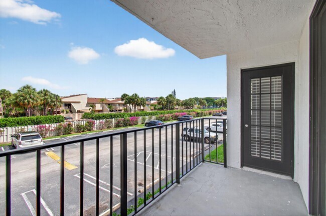 Building Photo - 708 Executive Center Dr