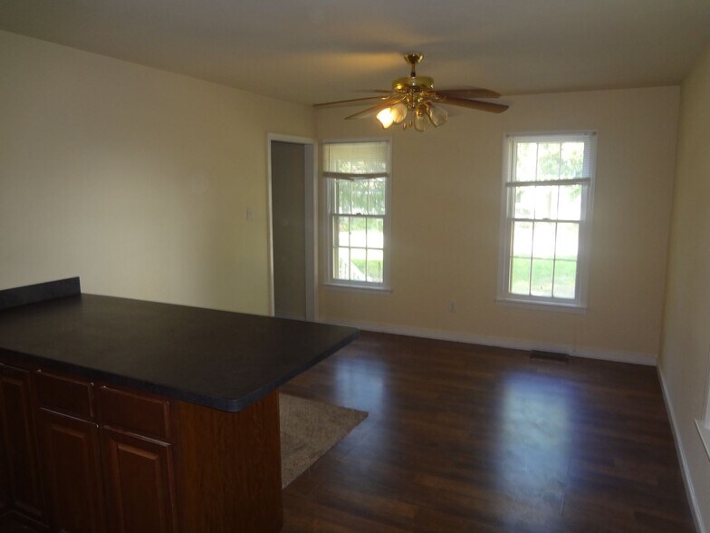 Building Photo - 10649 Genlou Rd