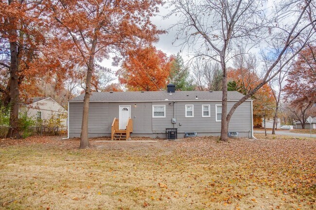 Building Photo - Beautiful Home in Kansas City!