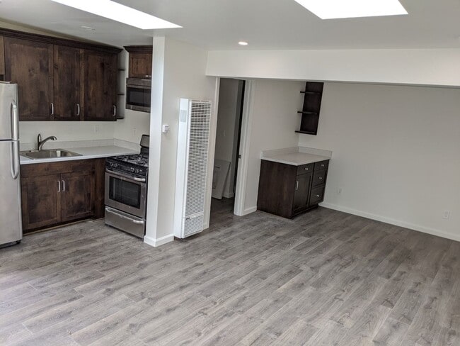 Building Photo - 694-696 Church St