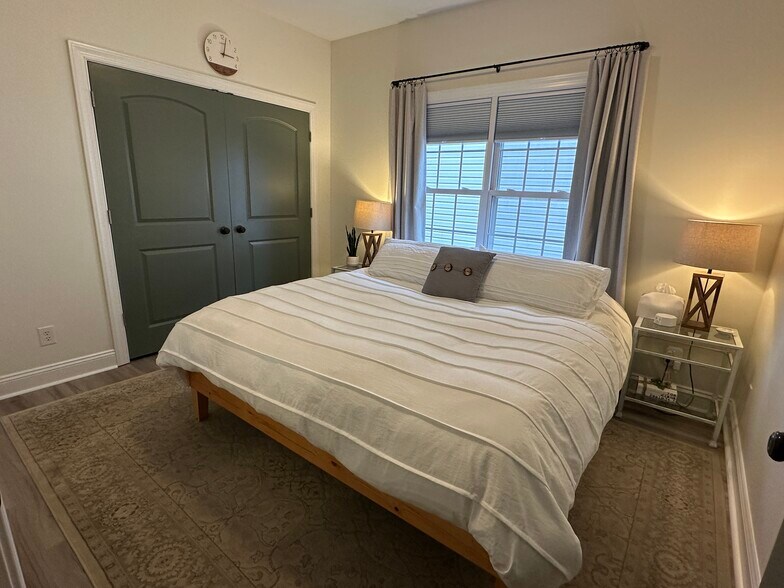Guest room #1 - 521 Capstone Dr