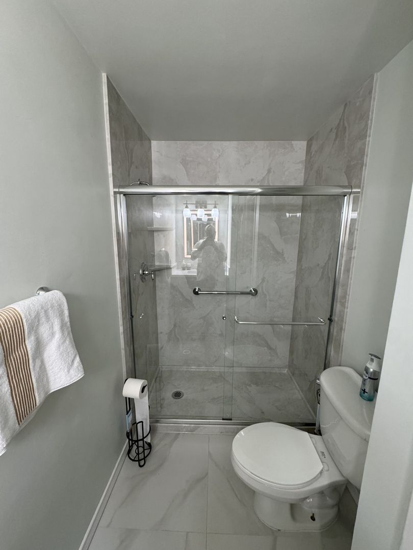 Building Photo - 2801 Los Felices Cir E