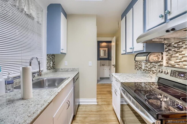 Building Photo - Charming 4 Bed, 2 Bath Town Home in Prime ...