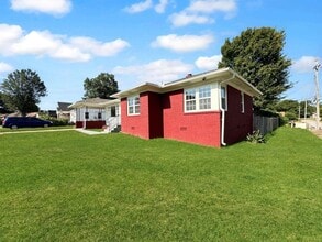 Building Photo - 1049 N Idlewild St
