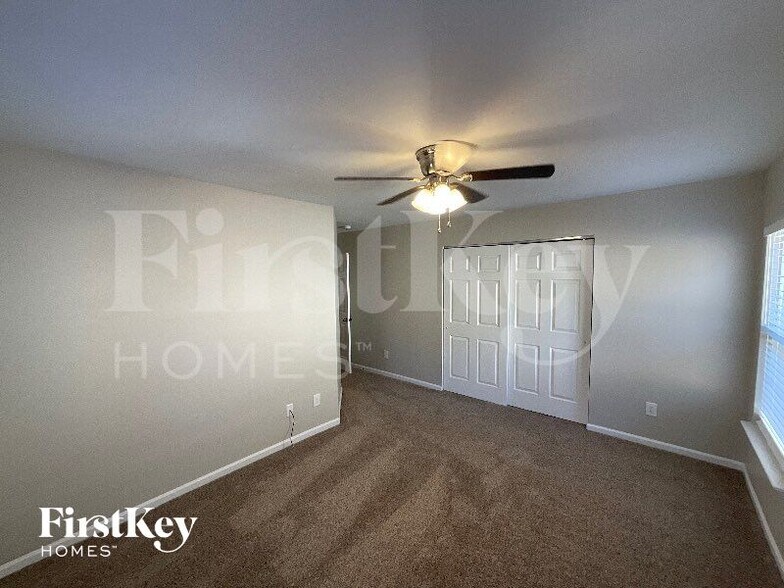 Building Photo - 204 Hillview Dr