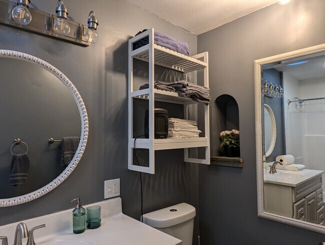 Building Photo - Farm House