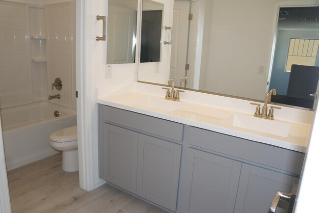 Building Photo - 3809 N 100th Dr
