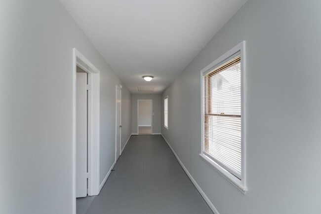 Building Photo - Updated 2 BD/ 2 BA home in Harrisburg avai...