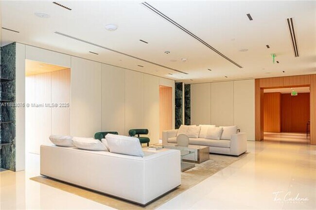 Building Photo - 300 Biscayne Blvd Way