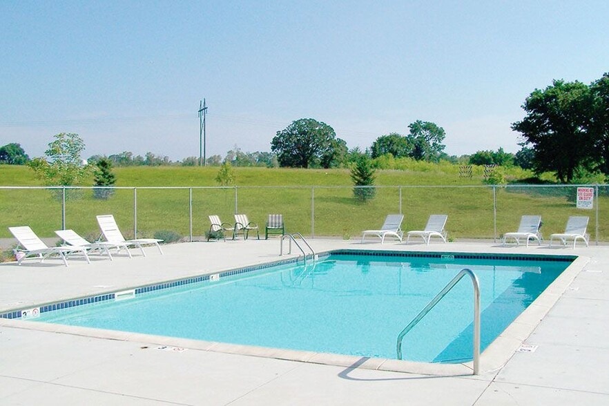 Building Photo - THE HIGHLANDS