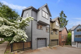 Building Photo - West Seattle - Large Bright 2 Bedroom 1.75 bath Delridge Townhouse