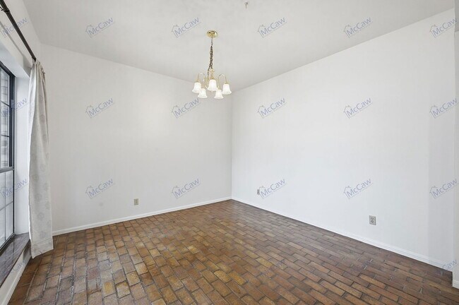 Building Photo - 2024 Heather Brook Dr