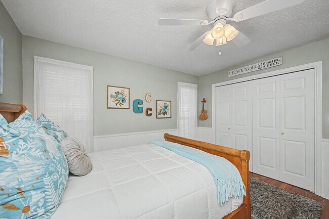 Building Photo - FIVE Bedroom Home in Bluewater Bay