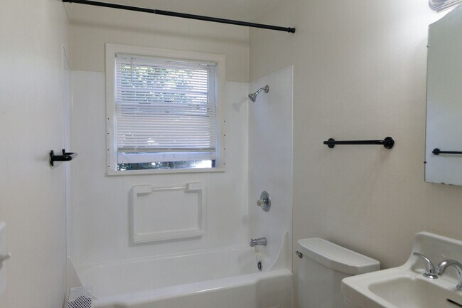 Building Photo - Study, Sleep, Repeat — Vintage 2-Bedroom N...