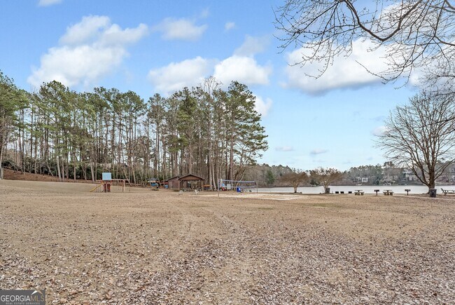 Building Photo - 75 Lakeshore Dr NW