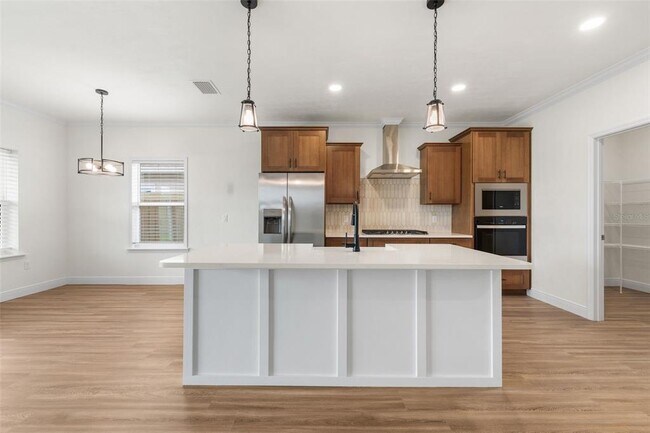 Building Photo - 6735 SW 10th Ln