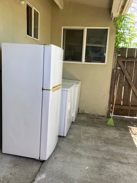 Privated back yard - 3213 Alma St