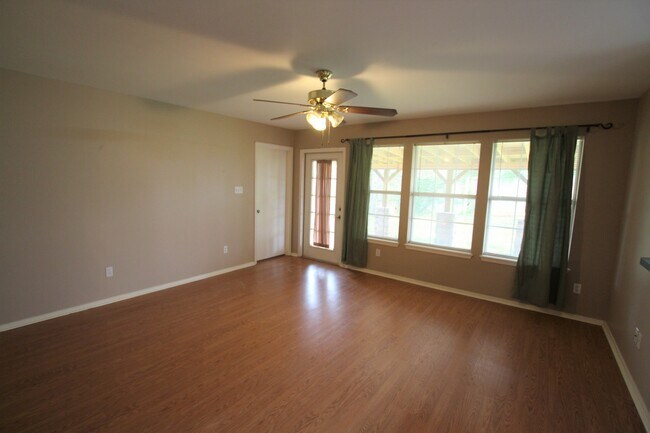 Building Photo - Coming soon: 3 bedroom, 2 bath home in Whitehouse! Whitehouse ISD