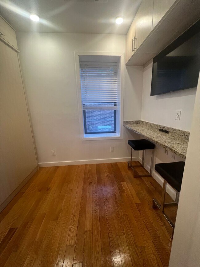 Building Photo - CHELSEA/BOSTON NO BROKER OR RENTAL FEES !!...