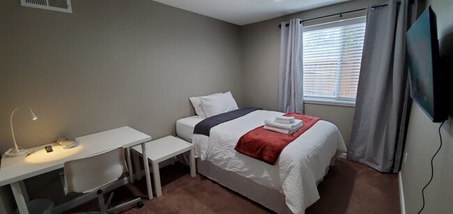 Building Photo - 1803 N 200th St