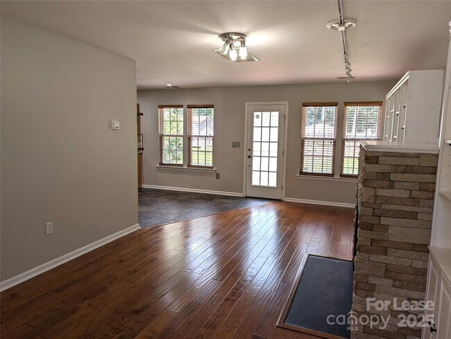 Building Photo - 9935 Redbud Tree Ct