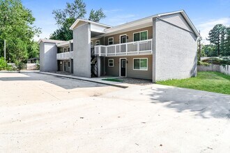 Building Photo - 523 East Main-7