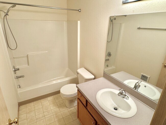 Building Photo - ROMAA01