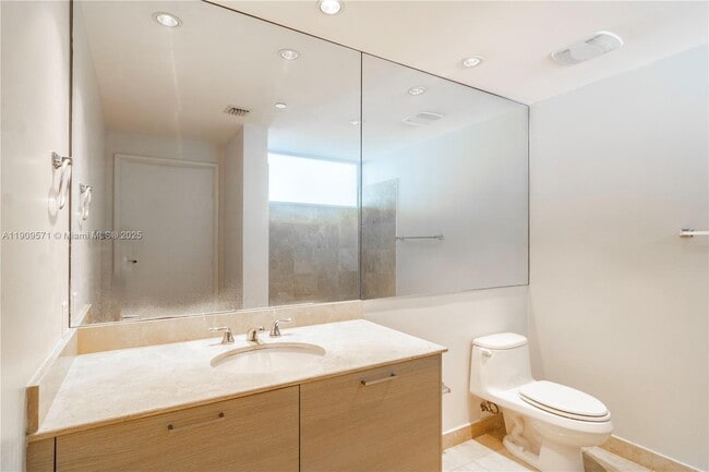 Building Photo - 350 NE 24th St