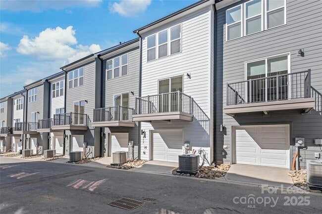 Building Photo - 417 Blairhill Rd