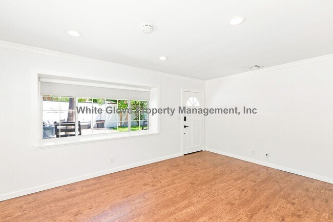 Building Photo - Rare Gated Orange Park Acres 3 Bedroom Property Featuring a Commercial Workshop & Studio