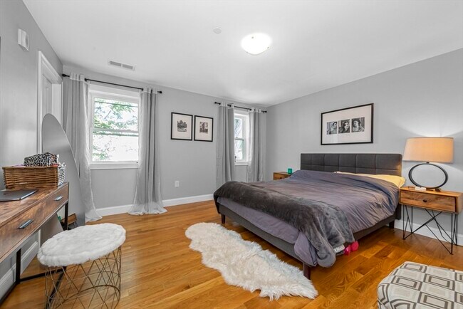 Building Photo - 60 Hermon St