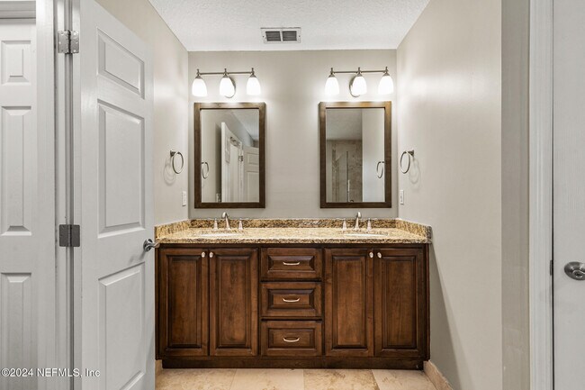 Building Photo - 1892 Vista Lakes Dr