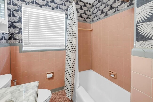 Building Photo - 2621 17th Ave N