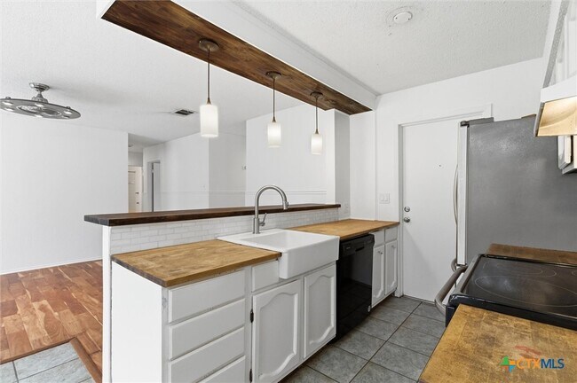 Building Photo - 1917 Nevada St