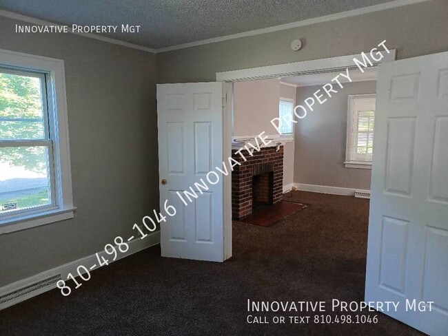 Building Photo - Large 3-4 bedroom home with closed in porch.