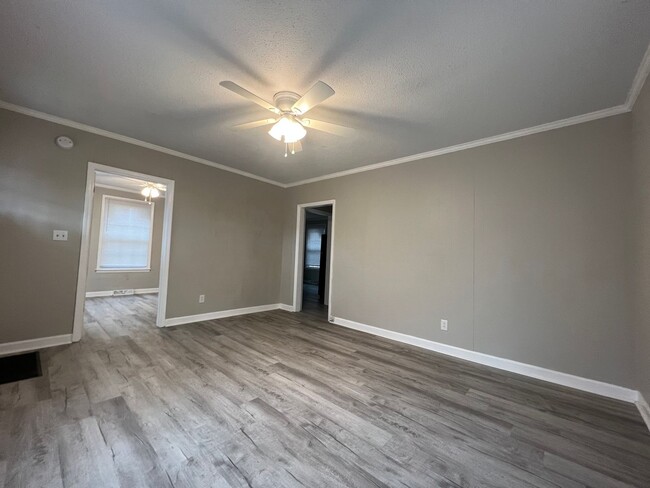 Building Photo - MOVE-IN SPECIAL! $300 off 1st full month's...