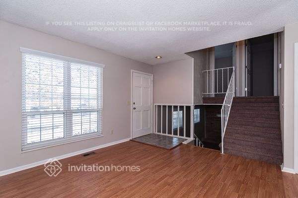 Building Photo - 17430 E Gunnison Pl