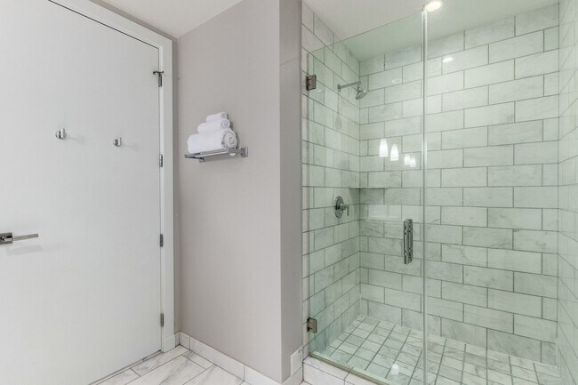 Building Photo - 4471 Dean Martin Dr