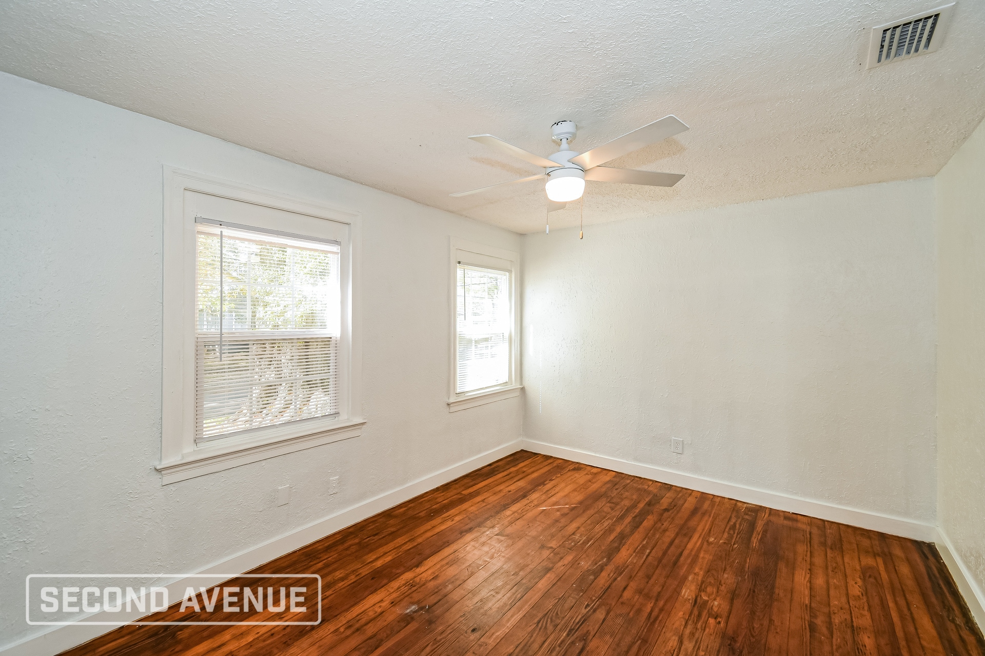 Building Photo - 1585 W 16th St