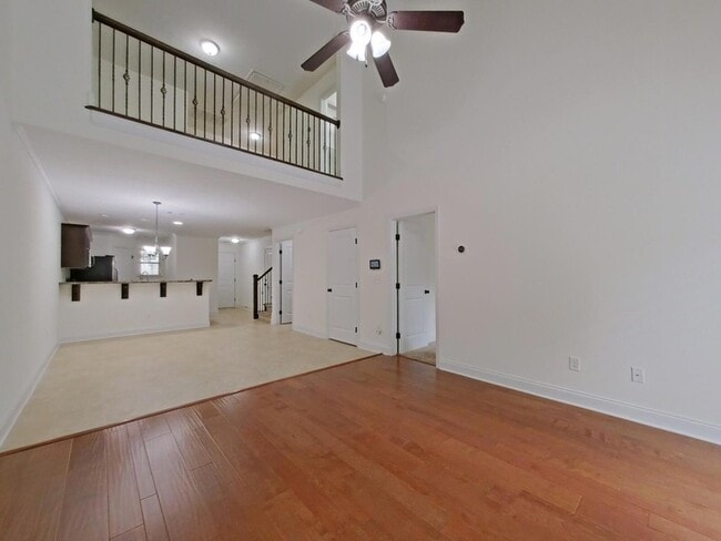 Building Photo - 528 Scenic Dr